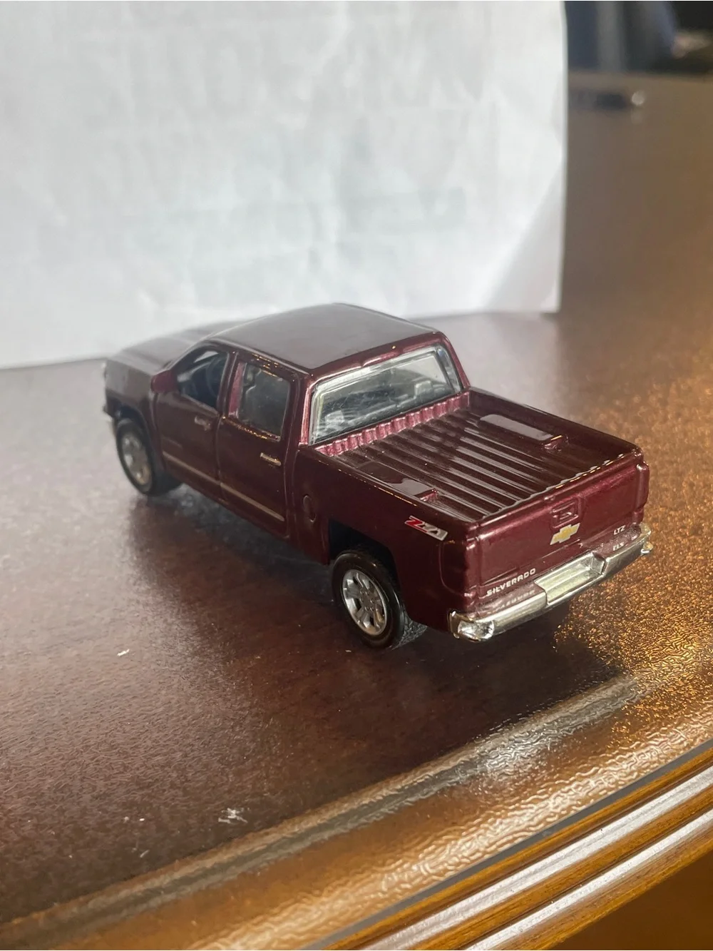 2014 Chevy Silverado 1500 Z71 MAISTO 1:52 scale,Pull Back ,opening Doors.